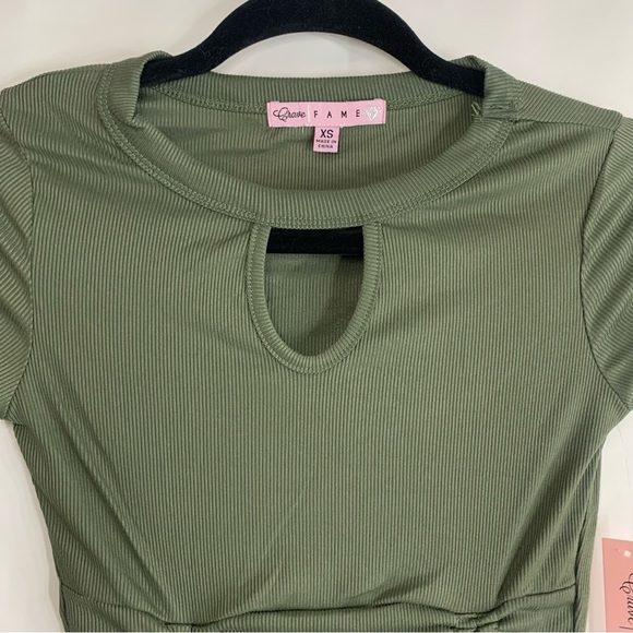 NWT Crave Fame Juniors' Ruched Keyhole-Neck T-Shirt, size XS - Picture 4 of 10